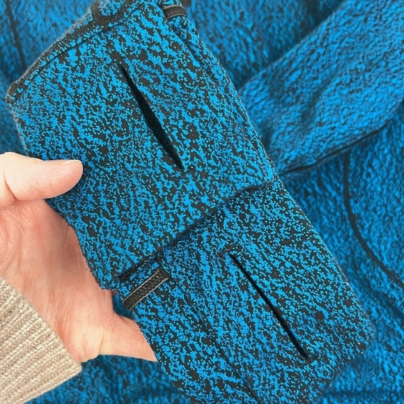 Lululemon Shocking Blue Black Rush Hour 1/2 Zip Sweater - Picture 5 of 15